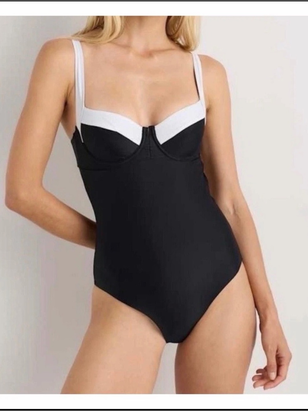 NWT Quince Classic Black & White Italian Underwire One-Piece Swimsuit